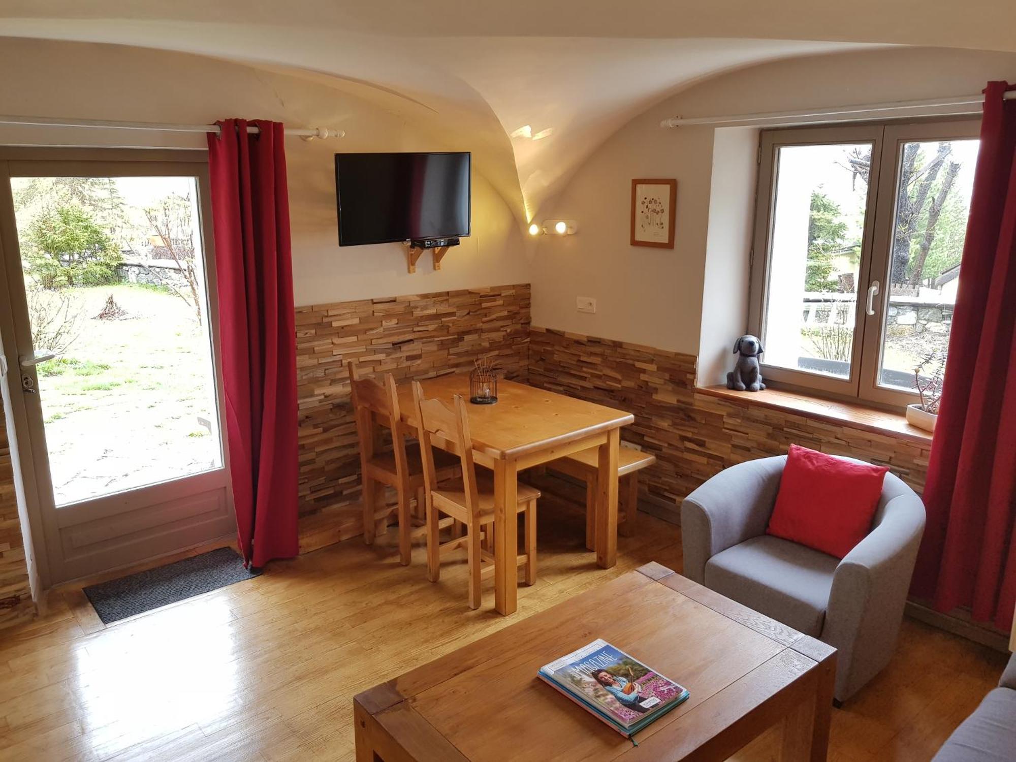 La Girandole Chambre D'Hotes Et Location D'Appartement Arvieux Exterior photo